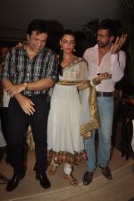 Govinda, Shweta Bharadwaj, Javed Jaffery with the star cast of the film The Loot at Sanjay Nirupam_s Chatt Pooja in Juhu Beach on 1st Nov 2011 (75).JPG